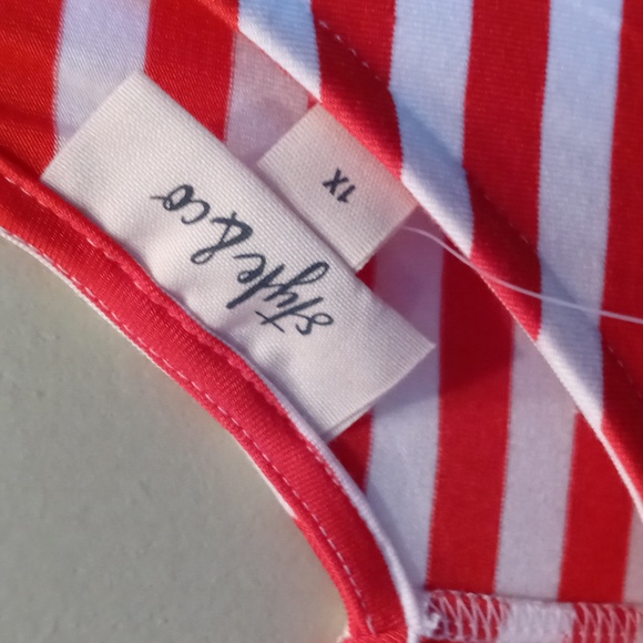 Dresses - Picture 2 of 8